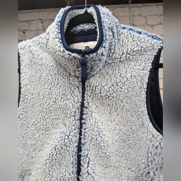 Beautiful Sherpa vest - Picture 7 of 12